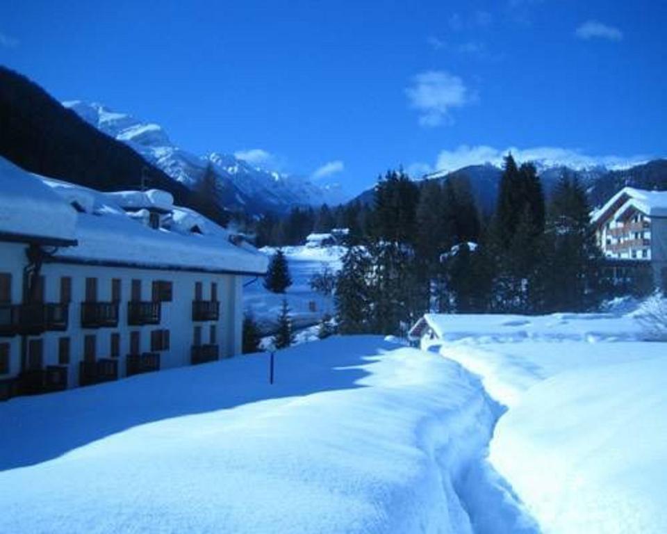 Casa Alpina Sant'Apollinare Hotel Falcade Exterior foto